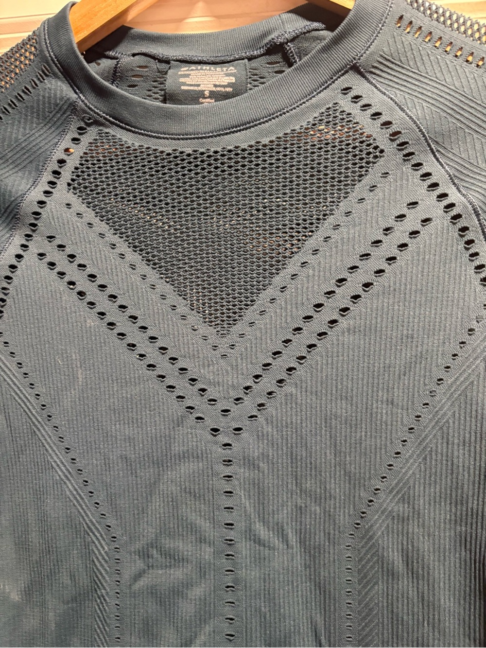 Athleta Oxygen Top Small Nordic Teal Seamless Mesh Long Sleeve Workout Shirt - Picture 3 of 6